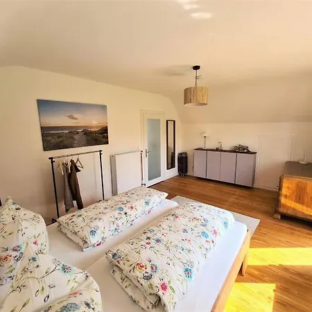 Schoenes Ferienhaus, Bis 6 Pers, Zentral Gelegen *