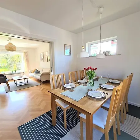 Schoenes Ferienhaus, Bis 6 Pers, Zentral Gelegen Сasa de vacaciones Heide (Schleswig-Holstein)